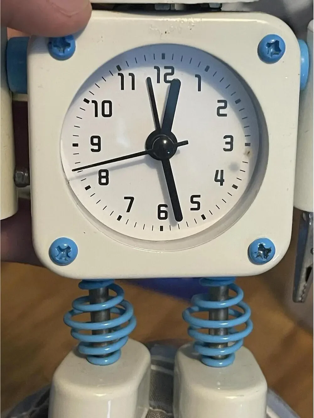 Diskary Robot Alarm Clock Moveable Arms Blue White, (no Arm)